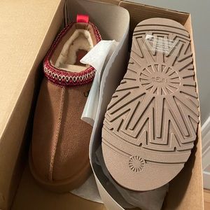 Brand new unworn UGG tazz size 8
